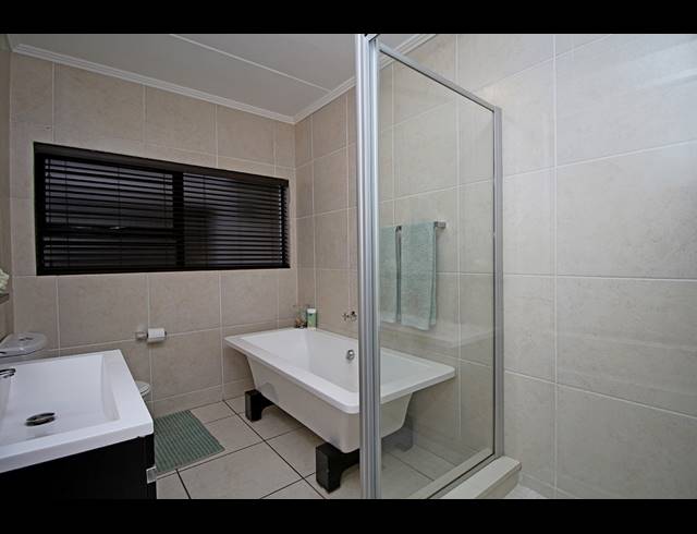 2 BEDROOM APARTMENT FOR SALE IN GREENSTONE HILL